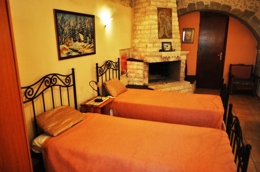 Εlegant Villa Liakos Pigí Rum bild